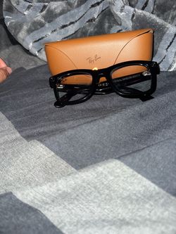 Ray-Ban Meta Smart Glasses with Case