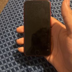 iPhone SE Red