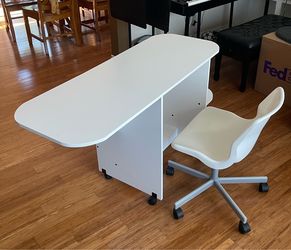 White Foldable Table +chair