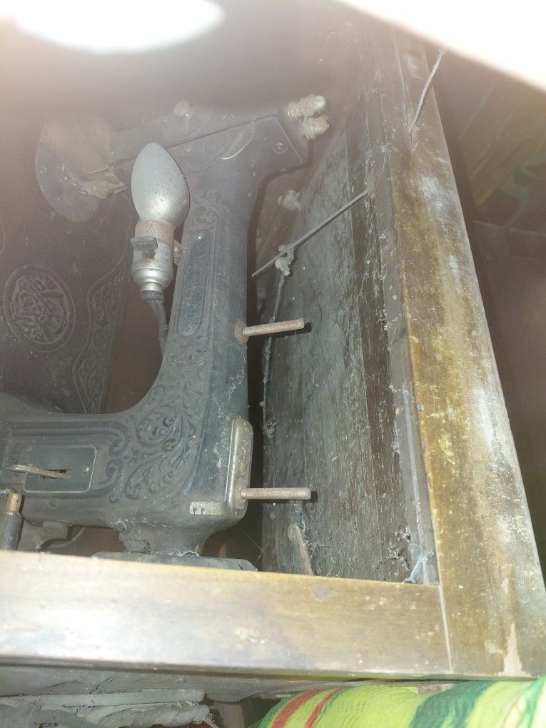 Antique Sewing Machine 