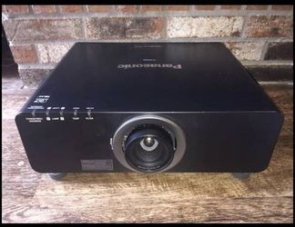 Panasonic PT-DW6300UK DLP Projector 6,000 Lumens