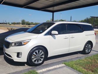 Kia Sedona Minivan White