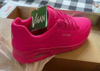 New women’s sketchers size 7