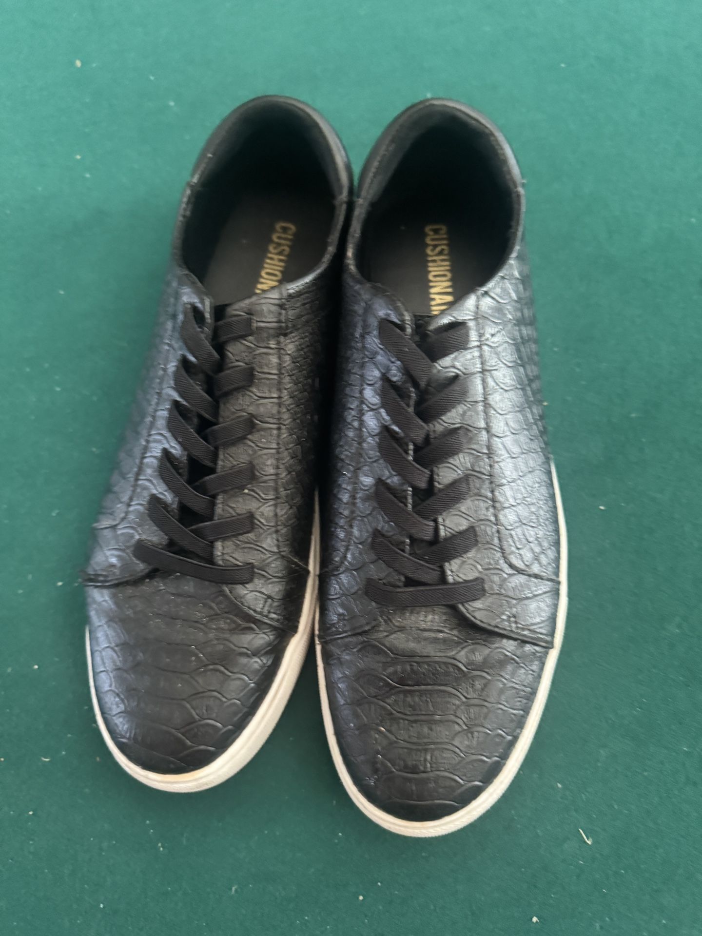 CUSHIONAIRE Black Faux Croc Embossed Low Top Sneakers Size 10 Women