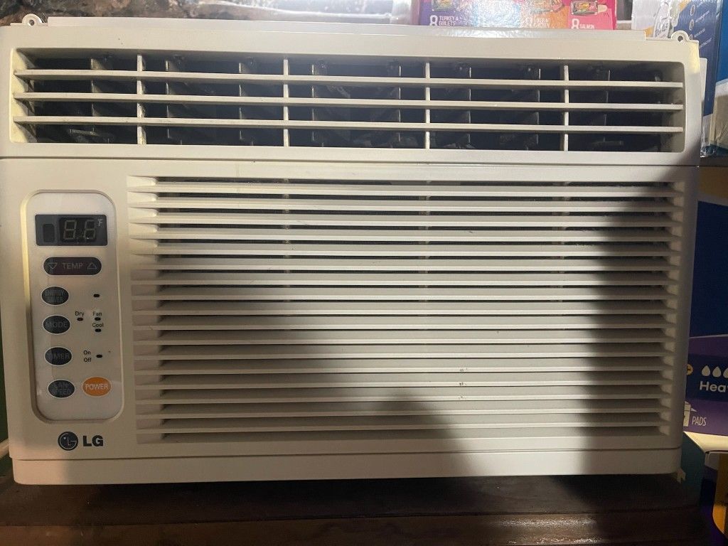 LG Air Conditioner 8,000 Btu