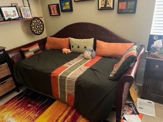 Day Bed with Trundle