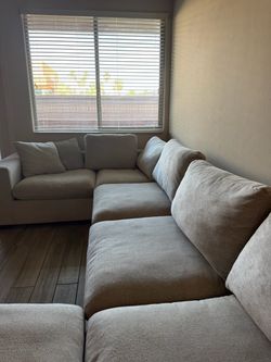 6-Piece Modular Sectional Couch + Ottoman – Excellent Condition