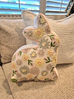 Farmhouse/Shabby Chic Easter Decor Pillow