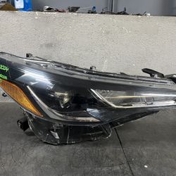 2022-2023-2024 TOYOTA COROLLA CROSS RIGHT HEADLIGHT OEM USED #9448