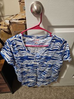 New.\nJoe fresh , medium women's short , sleeve , blue and white tee