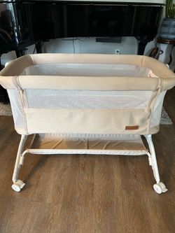 Portable Bassinet - like new