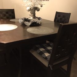 Table/chairs