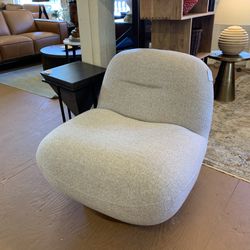 Ginger Swivel Lounge Chair
