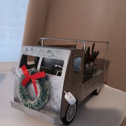Wonder Shop Metal Christmas Market Truck/Van – 4.5" x 8"