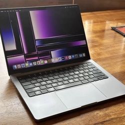 14 Inch MacBook Pro M2 Max - 1TB Storage - Like New!