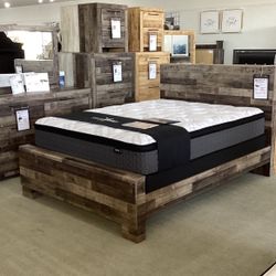 Derekson 4pc King Size Panel Bedroom Set