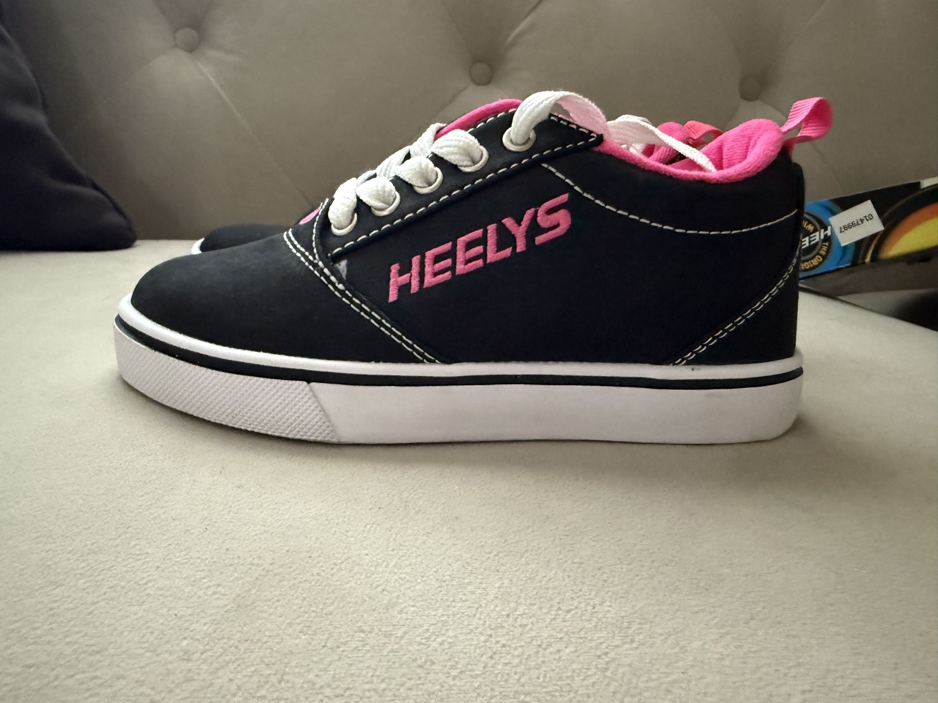Girl Heely’s Size 1Y
