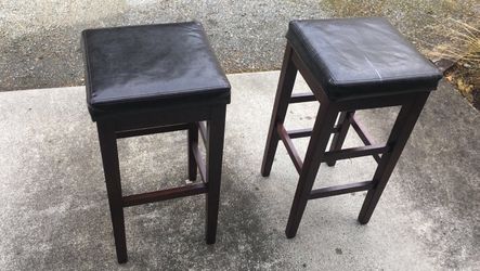 Single Dark brown barstool/kitchen stool