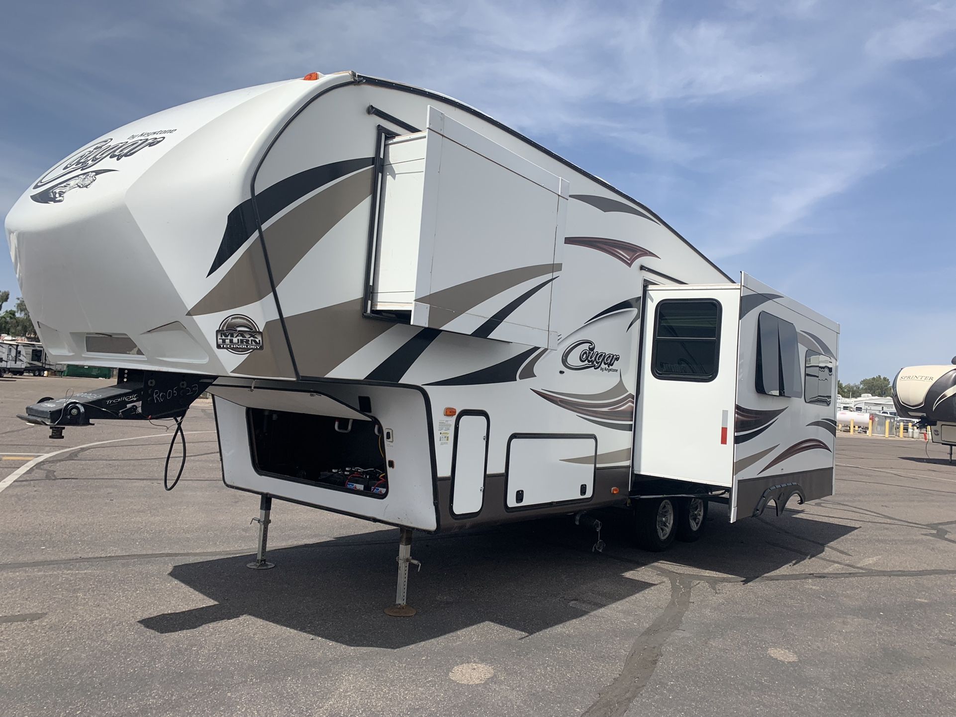 2015 COUGAR 27 Ft Fifth Wheel