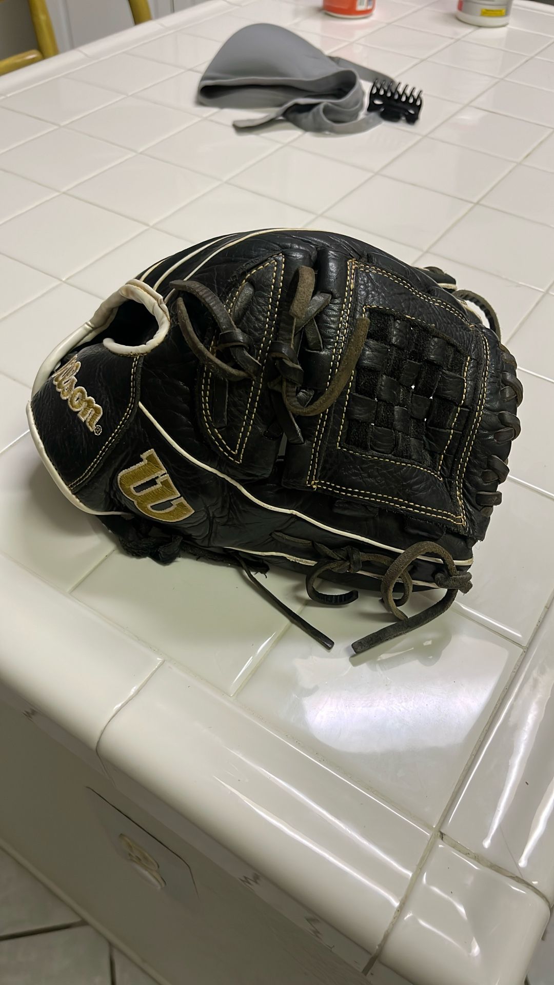 Baseball Mitt Glove Wilson A1000 12 Inch