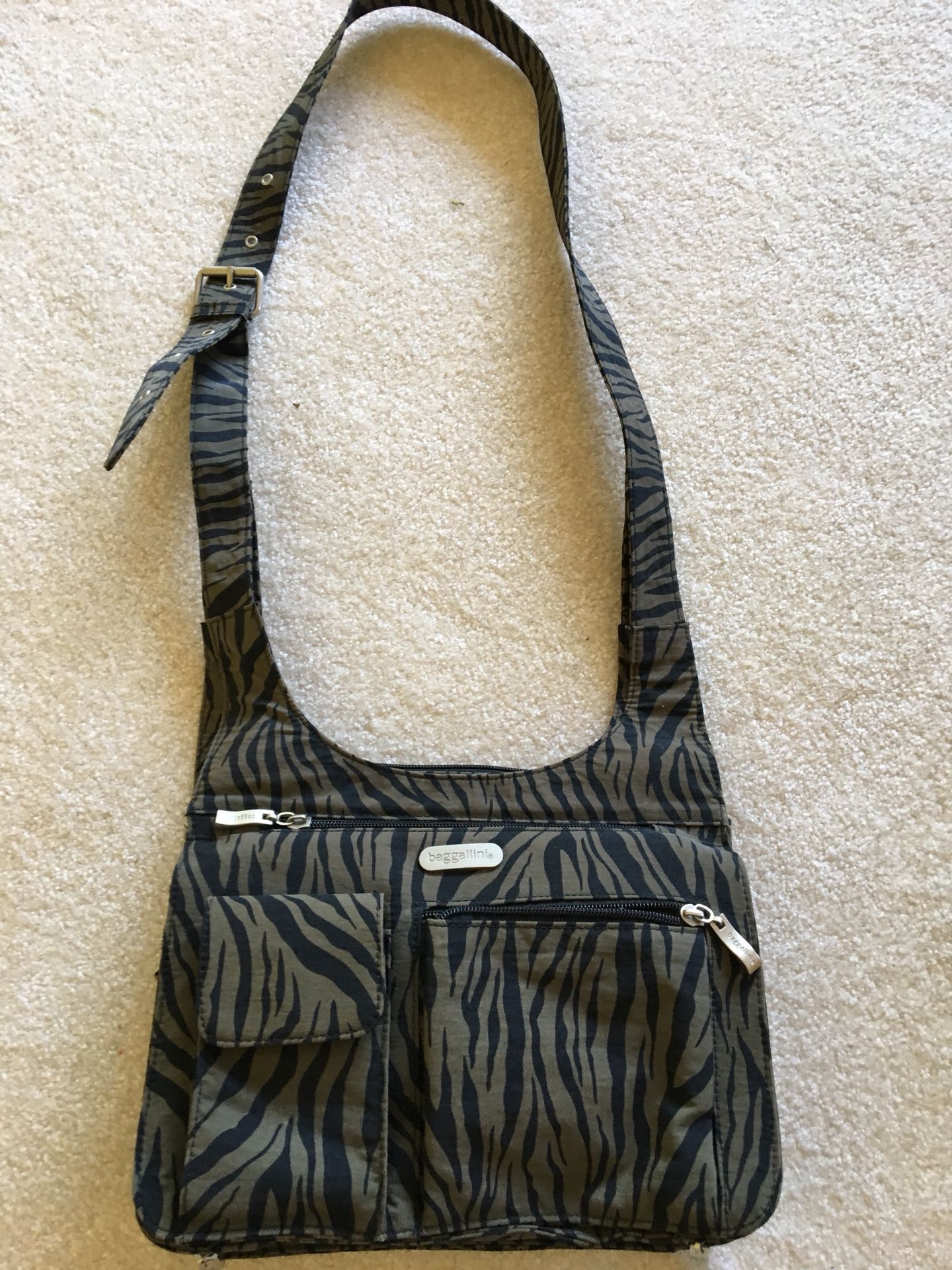 baggallini handbag great for travel or holiday present