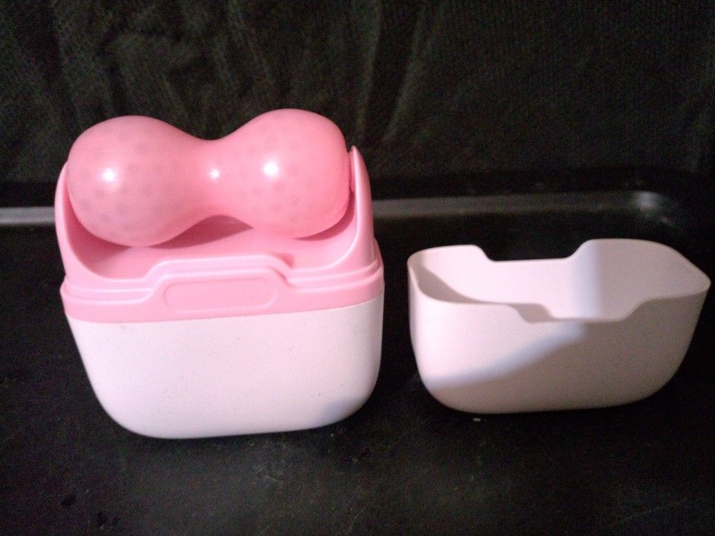 2 - In - 1 Face Ice Roller.