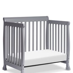 Baby 4-1 mini crib (new)