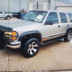 FOR PARTS A 1999 GMC YUKON 4X4