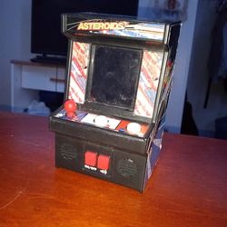 "ASTEROIDS" Mini Arcade Game 