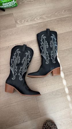 Black Western Cowboy Boots with Embroidery