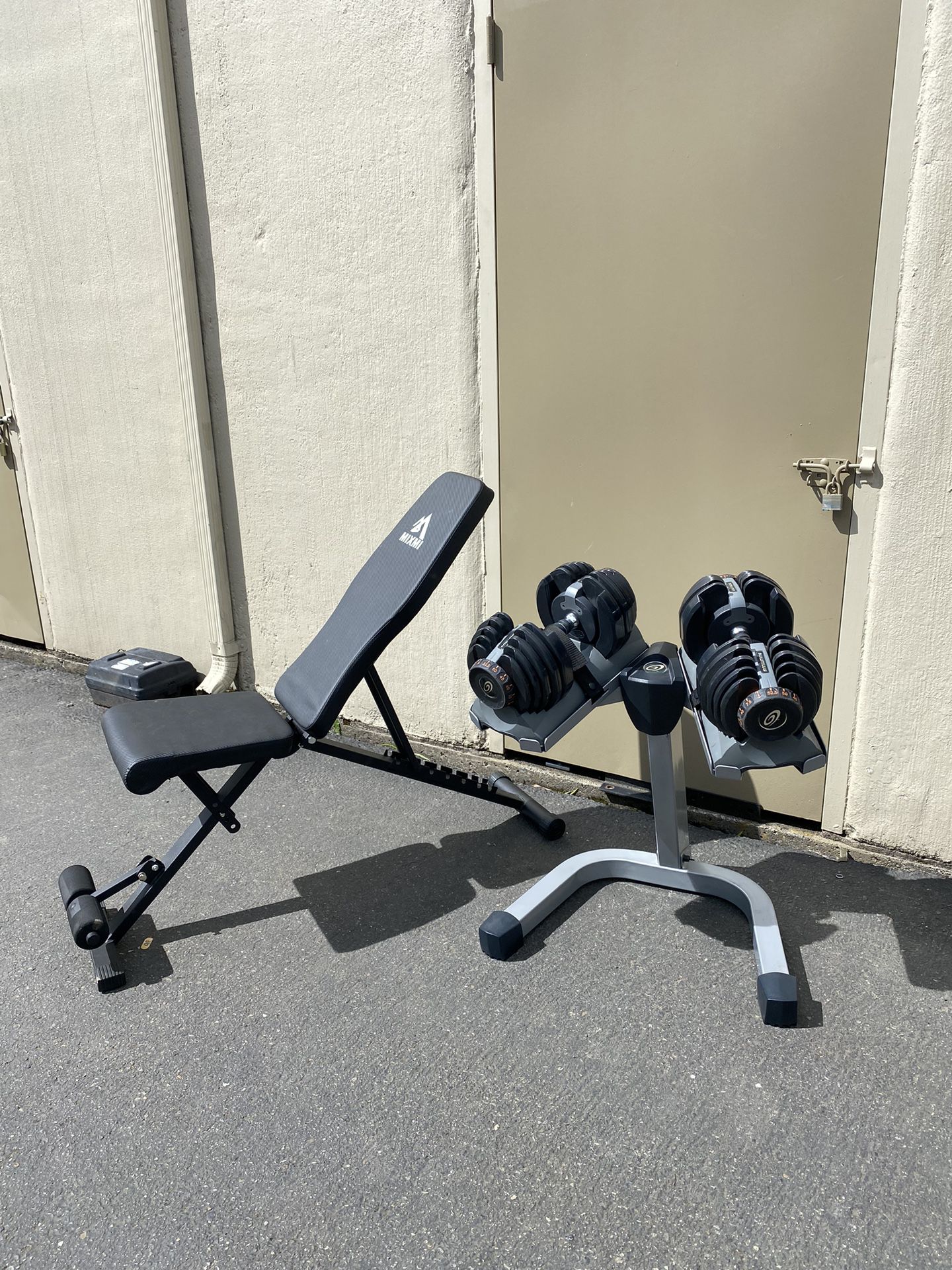 Ajustable Dumbbells And Weight Bench 