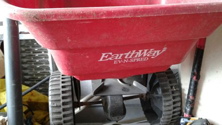Earthway spreader