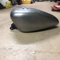 Oem Harley Davison 2.5 Gallons Tanks No Dents, No Rust