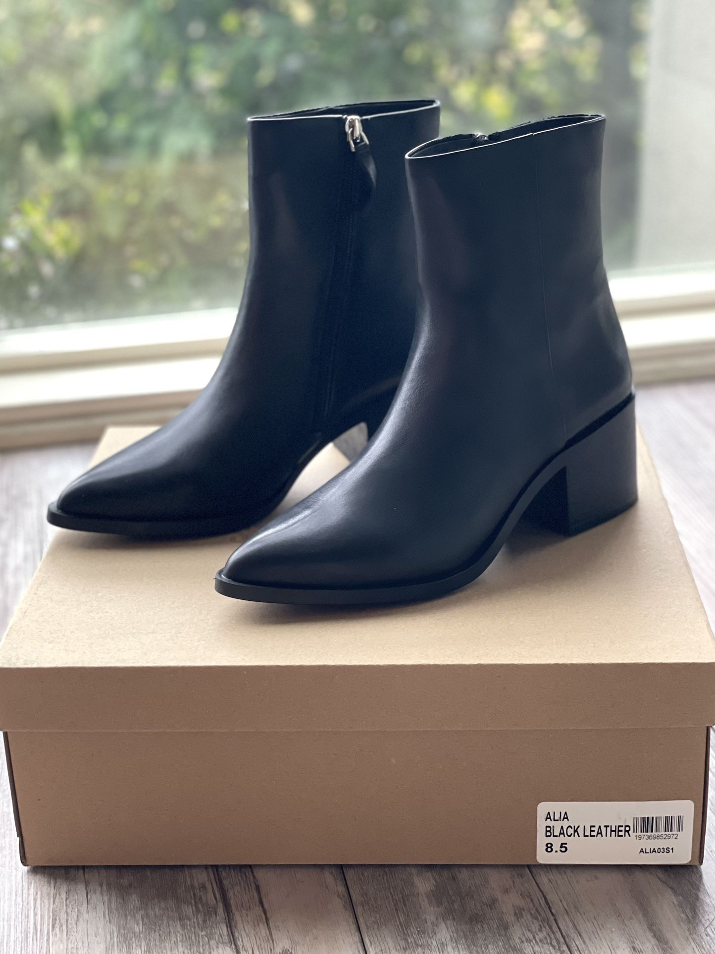 Steve Madden Black Leather Booties Size 8.5