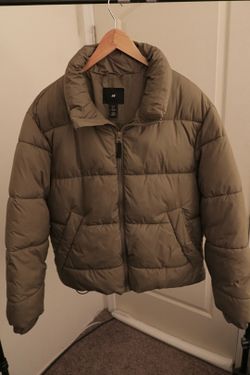 Khaki Green Puffer Jacket With A Zipper