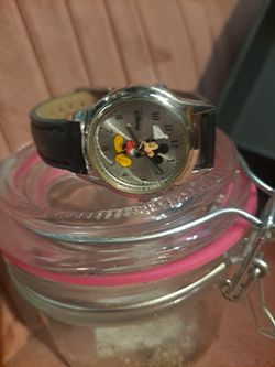 Authentic DISNEY Mickey MOUSE WOMENS wristwatch