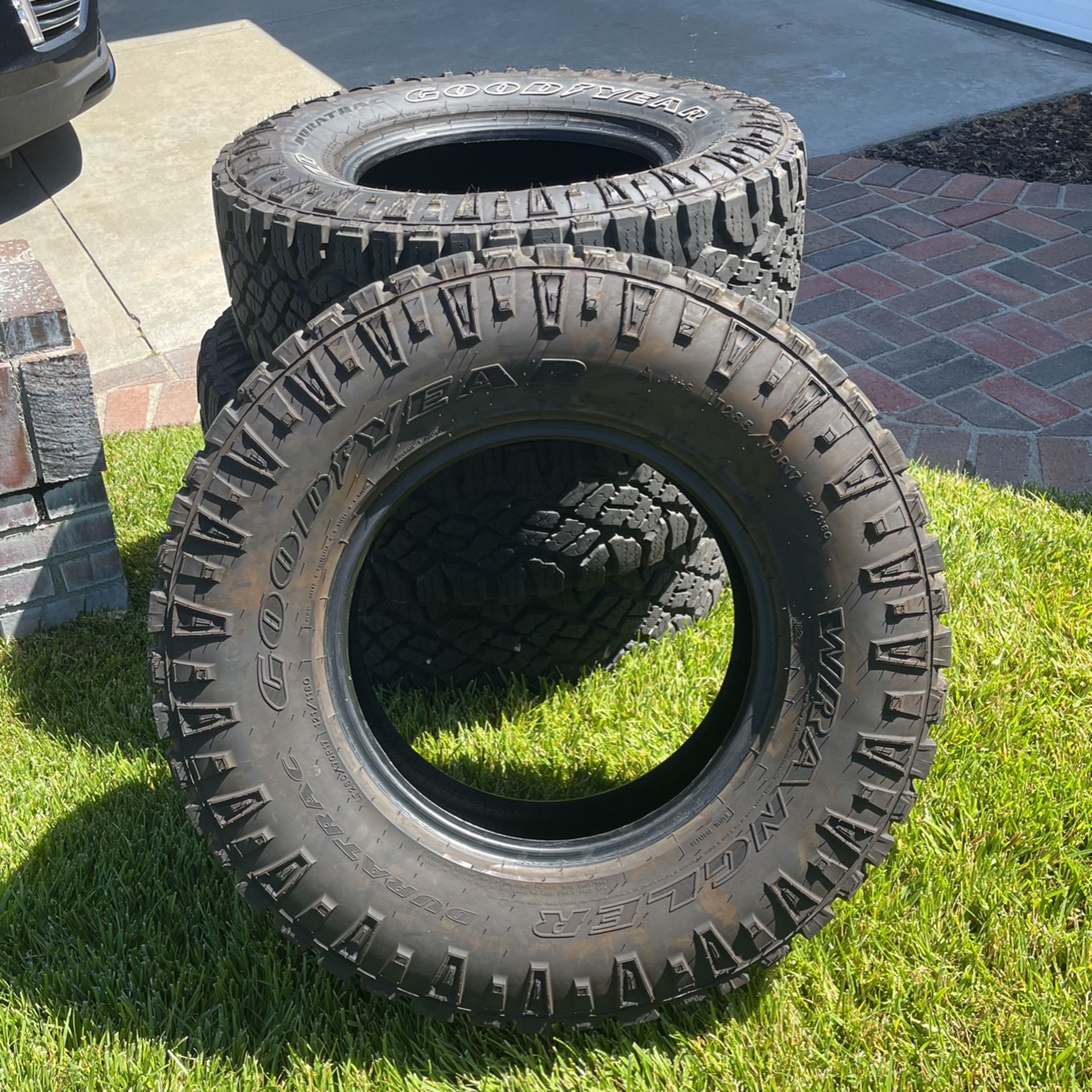 4- Goodyear Duratrac Tires 285x70R17