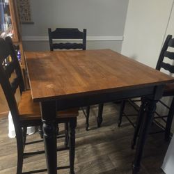 Kitchen Table And 4 Chairs