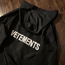 VETEMENTS Pour Femme oversized Raincoat jacket black 