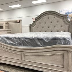 New King Bed 🔥🔥 AVAILABLE NOW