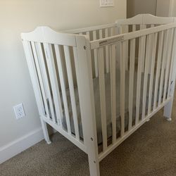 Mini Crib. 