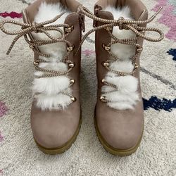 Girls Boots with the fur. Sz 4