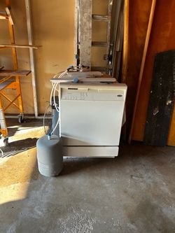 Dishwasher / Stove