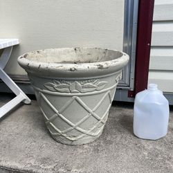 Large Lightweight Planter Pot 18” x 16”H Has Drainage Holes, Made Of Some Type Of Foam
