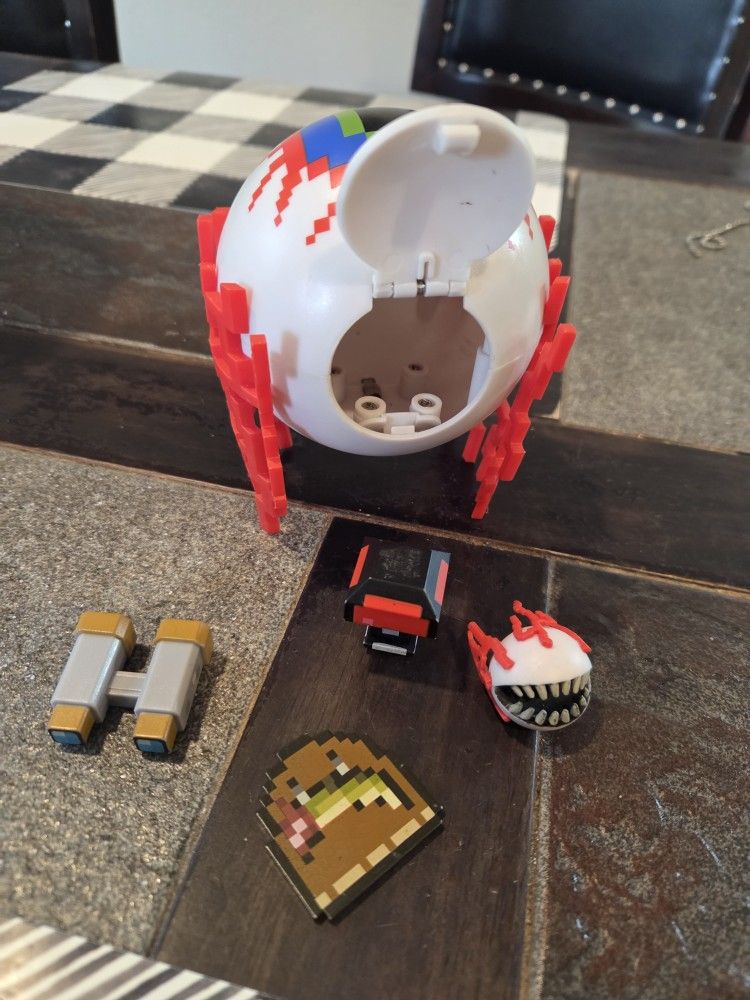 Terraria Eye Of Cthulhu Boss Action Figure Jazzwares