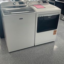 New Scratch And Dent Maytag Washer And Dryer Set. 1 Year Warranty 