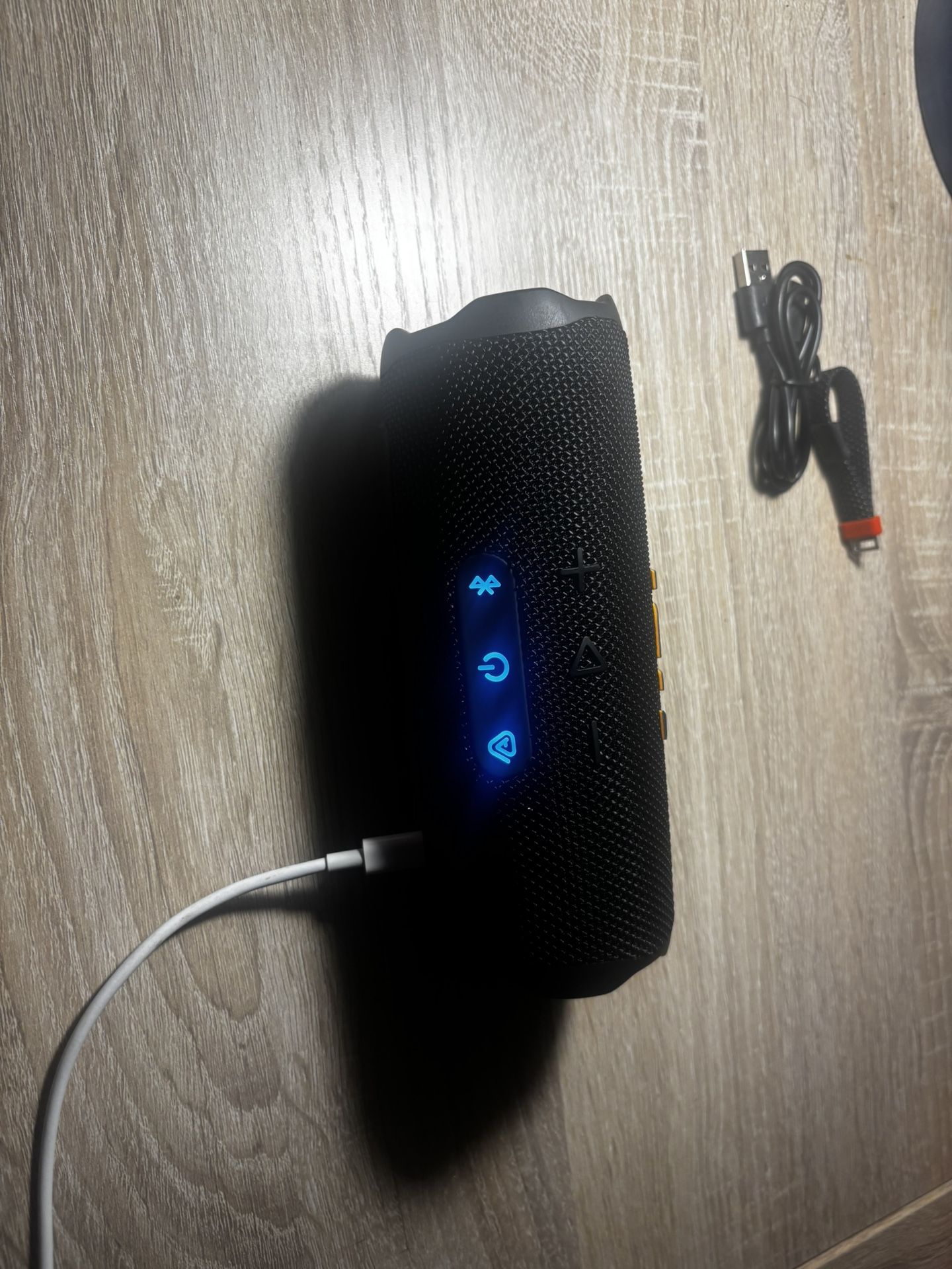 Flip 7 bluetooth speaker (with box, jet black)