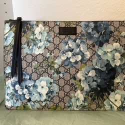 Gucci Floral Bloom Zipper Handbag With Strap