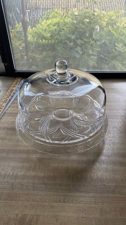 Clear glass platter with dome/ veggie n dip platter