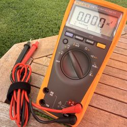 Fluke 179 multimeter
